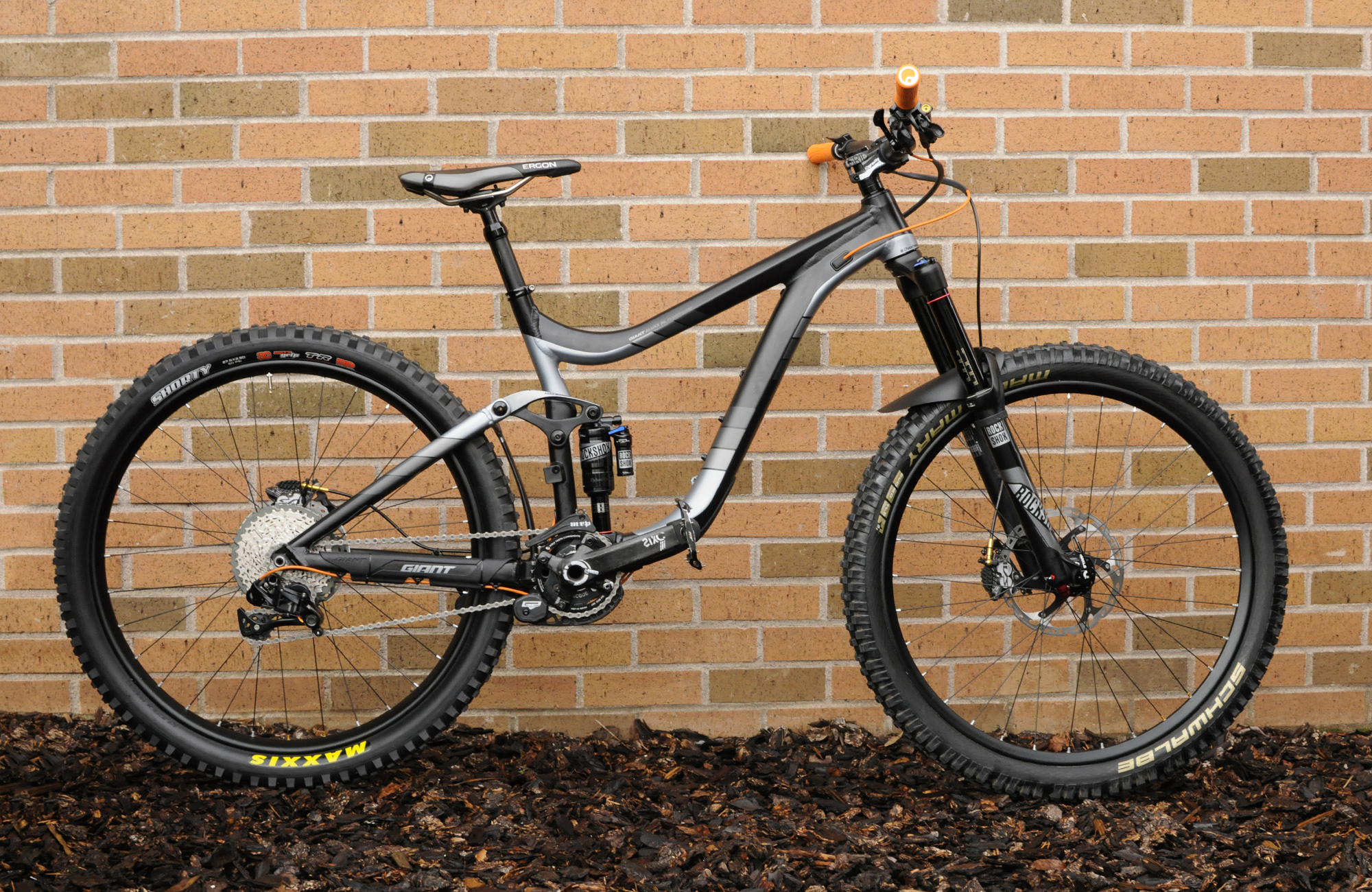 giant dual suspension mountain bike